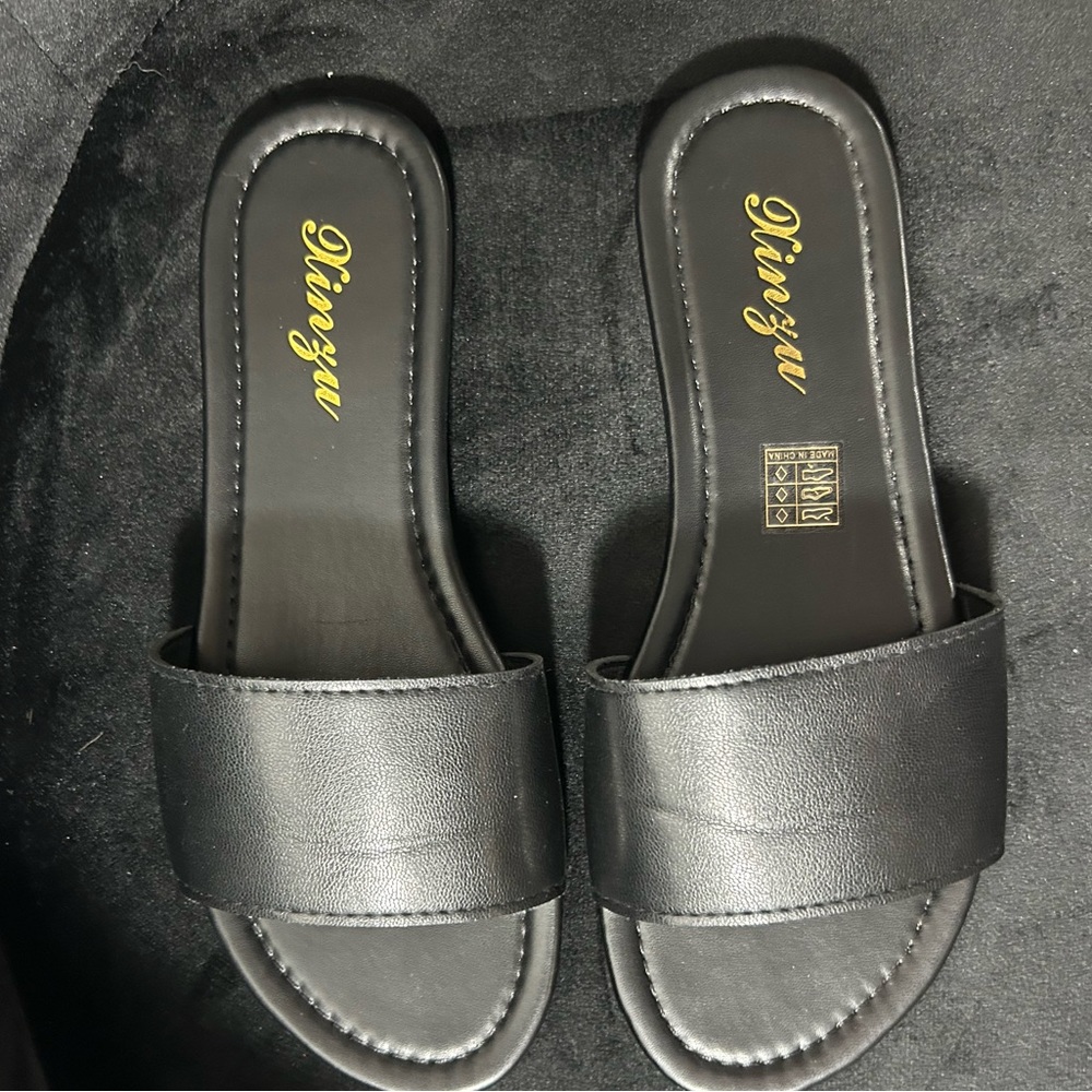 Used Women Single Band Slides Sandals Black